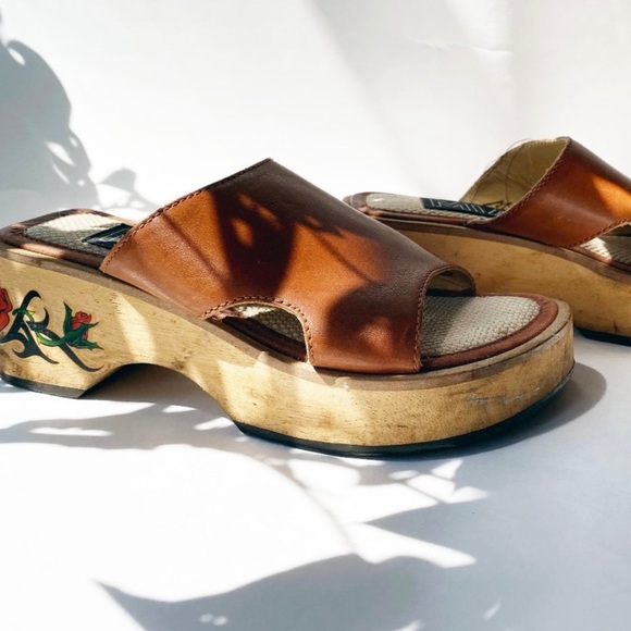SOLD Vintage 70s "MIA" Brazilian Platform Sandals - Picture 2 of 16